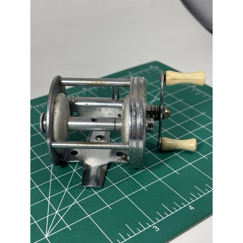 Vintage J.C. Higgins Model 312.39640 Bait Casting Fishing Reel - Picture 2 of 8